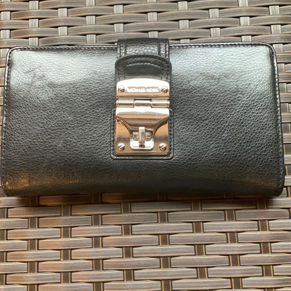 Michael Kors Black Leather Jenna wallet